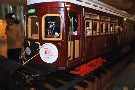 ９．パティシエが作ったお菓子の阪急電車