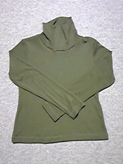 母のタートルネックT(オリーブグリーン)