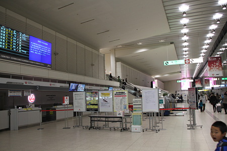 047　なんば駅前から空港行きのバスに乗り、伊丹空港に到着