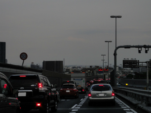 予想通り神戸に入るとすぐに渋滞
